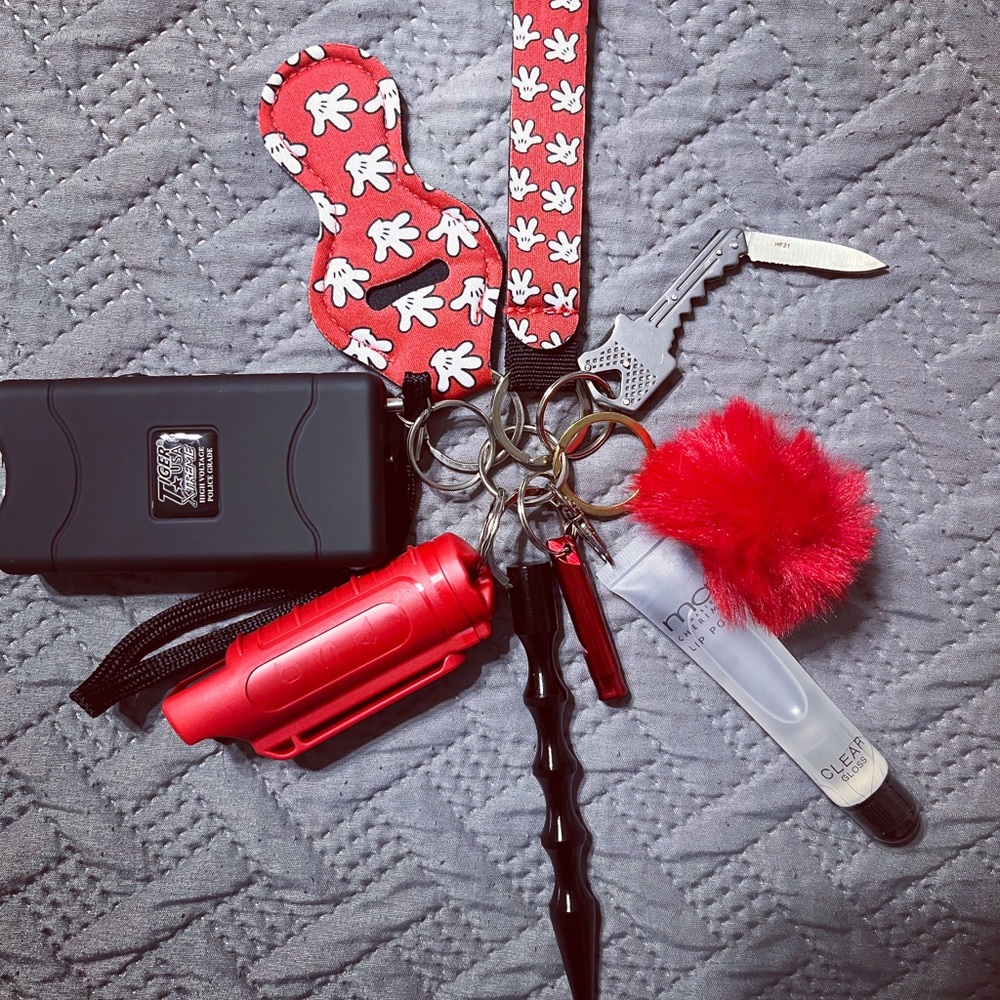 Women’s Essentials Wristlet - Mickey Gloves
